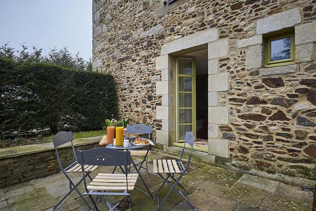 Gite La Terrasse - Manoir Le Plessix Madeuc Corseul المظهر الخارجي الصورة